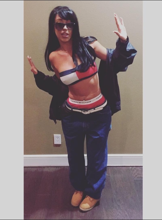 Lindsey is an honorary Nashvillian, living in Texas now, but it was too good to resist. IG is @eyeiswhoiis