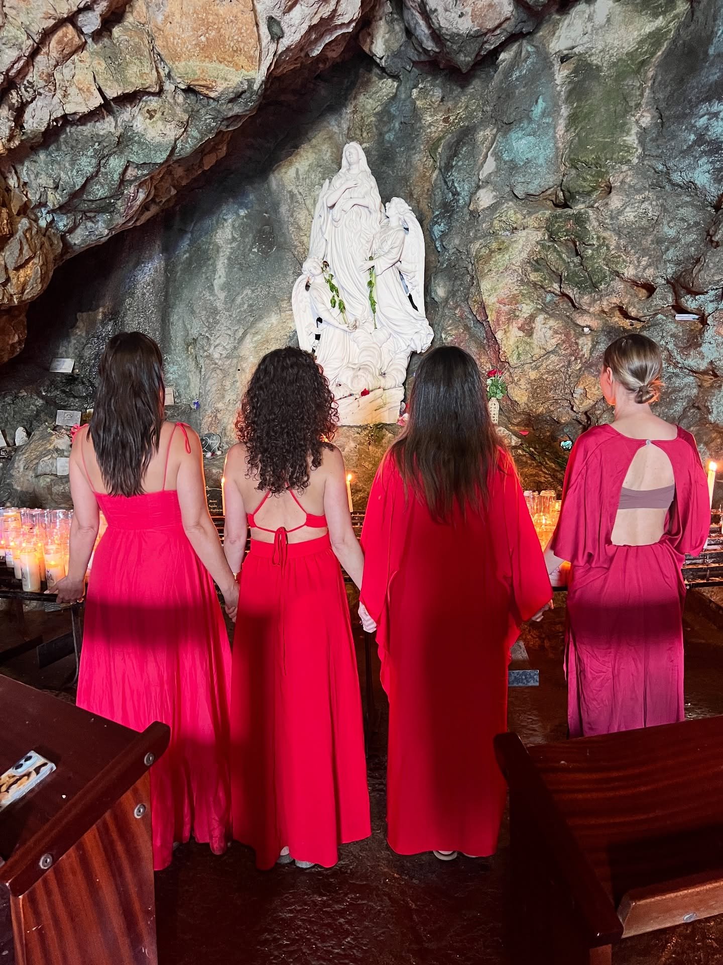 🌹✨ Friday the 13th - A Portal of Feminine Power ✨🌹

This is a day of enchantment, mystery, and sacred rhythm.

A holy convergence of Venus (Friday) and the number 13 which is the number of lunar cycles in a year, the pulse of the feminine body, the