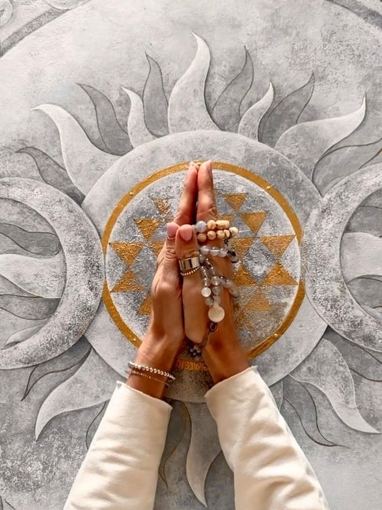 🌙 New Moon in Cancer + Jupiter Cazimi

Today we enter one of the most powerful alignments of the year.  The Moon, Sun, and Jupiter are all in 

Cancer, opening a portal of emotional healing, spiritual remembrance, and divine expansion.

Jupiter, the