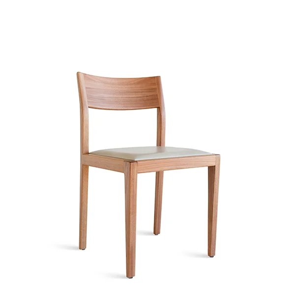 Giulia chair by Aristeu Pires