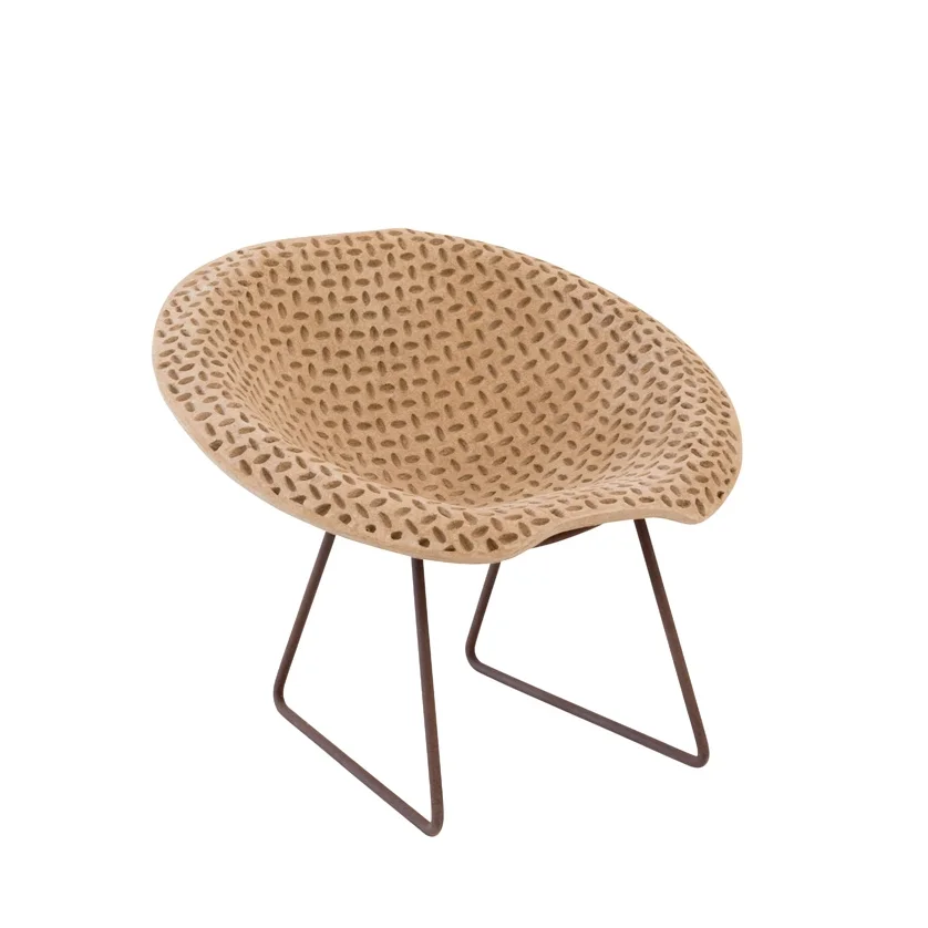 Semine chair with border by Domingos Tótora