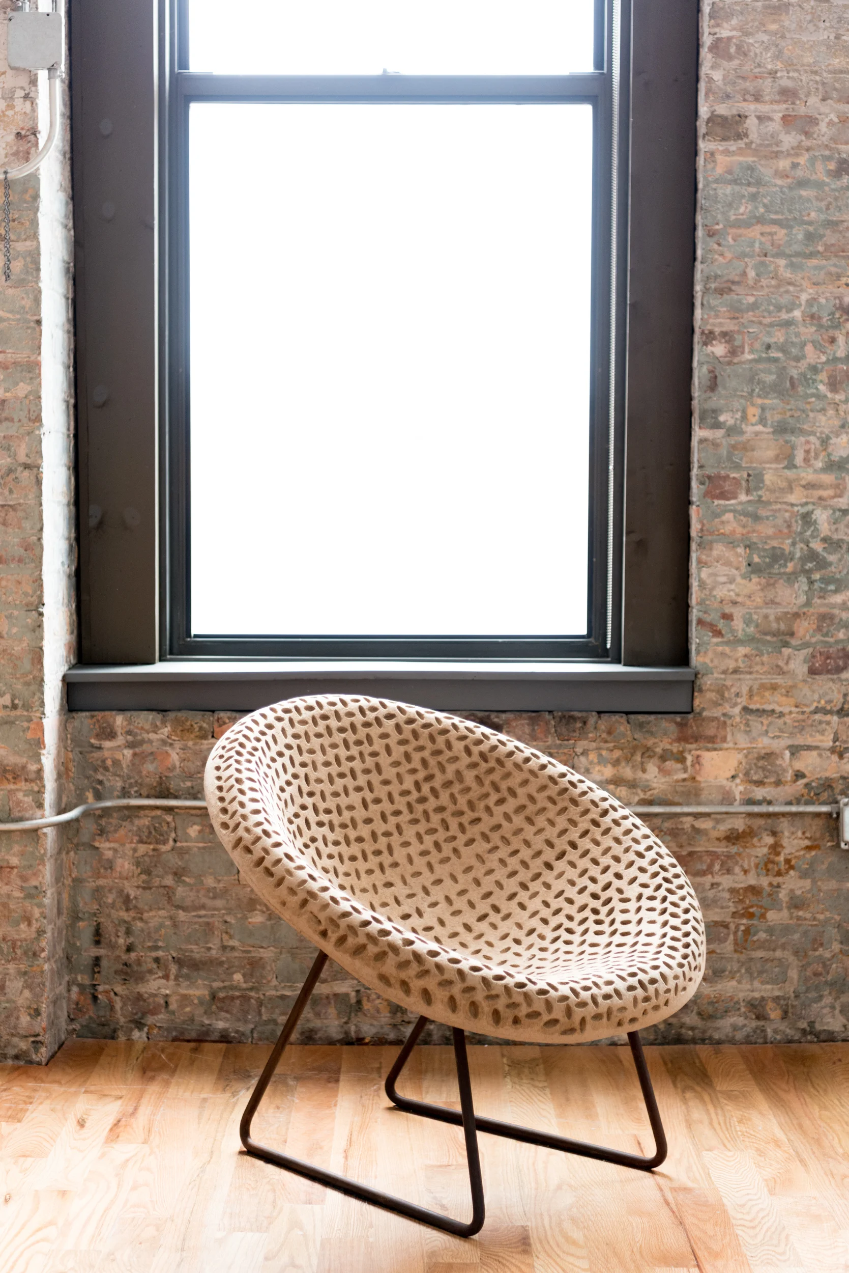 SOSSEGO_DT_Semine Chair with Border 4.jpg
