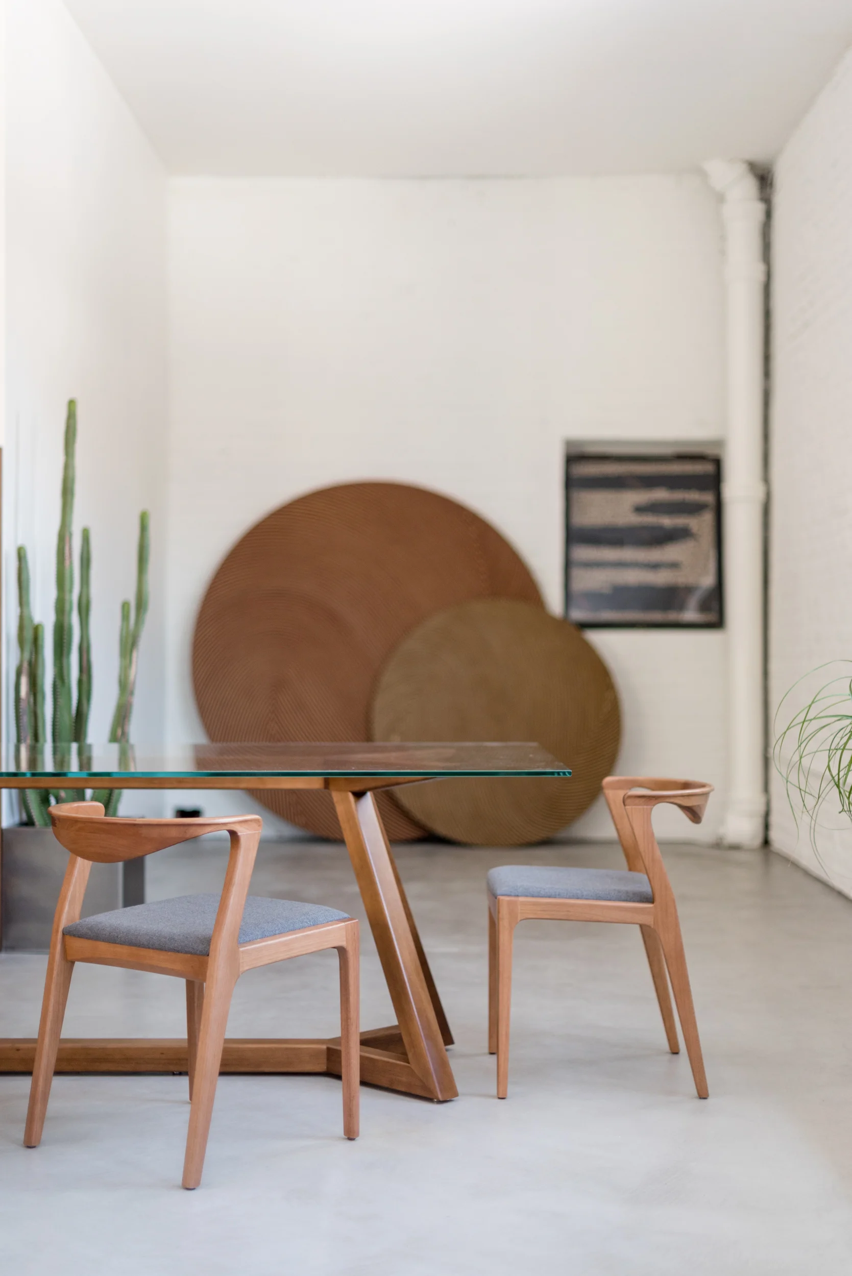 Sossego_DUDA CHAIRS, ZYV TABLE, FRISOS DISKS(1).jpg