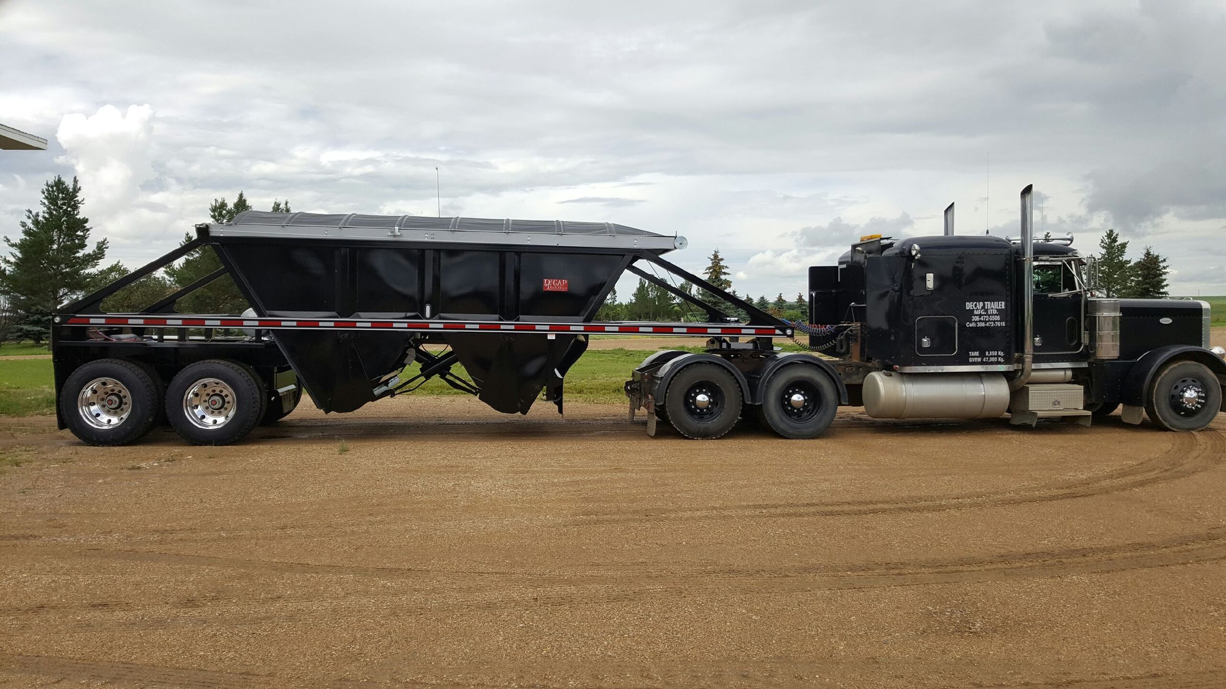 31' Close Under Load Tandem Sold to Rademacher Bros . Pleasanthill , Missouri