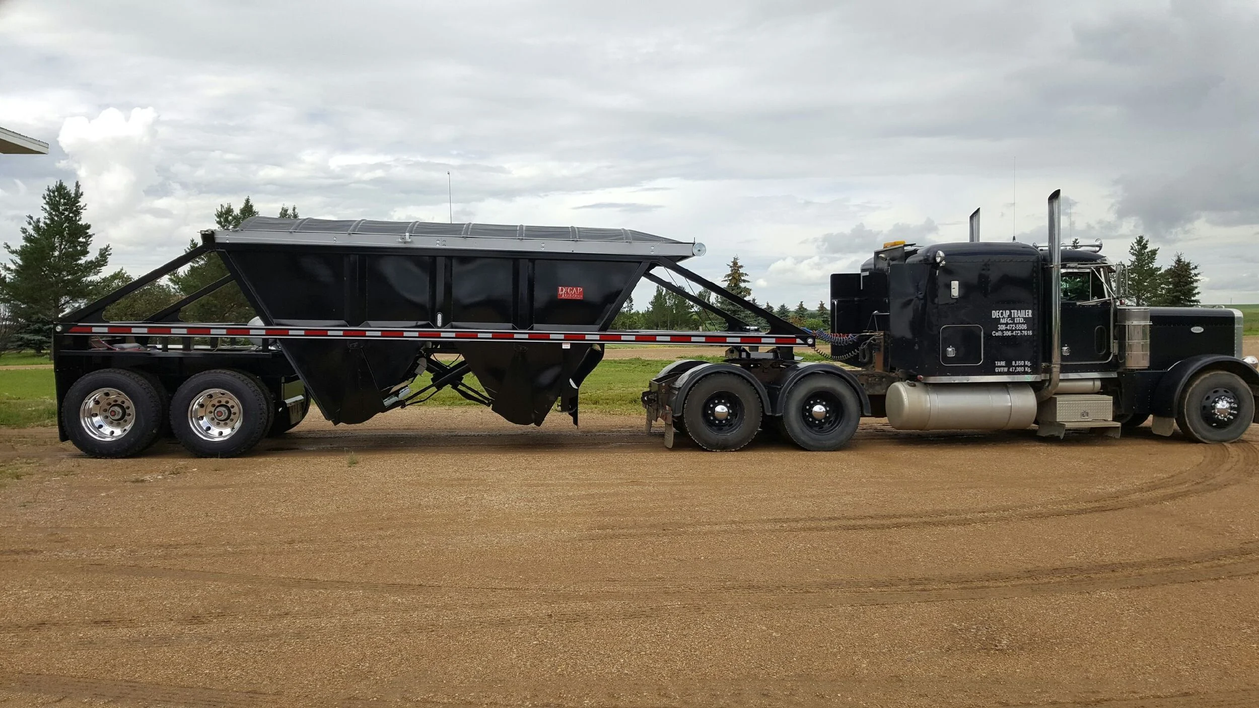 31' Close Under Load Tandem Sold to Rademacher Bros . Pleasanthill , Missouri
