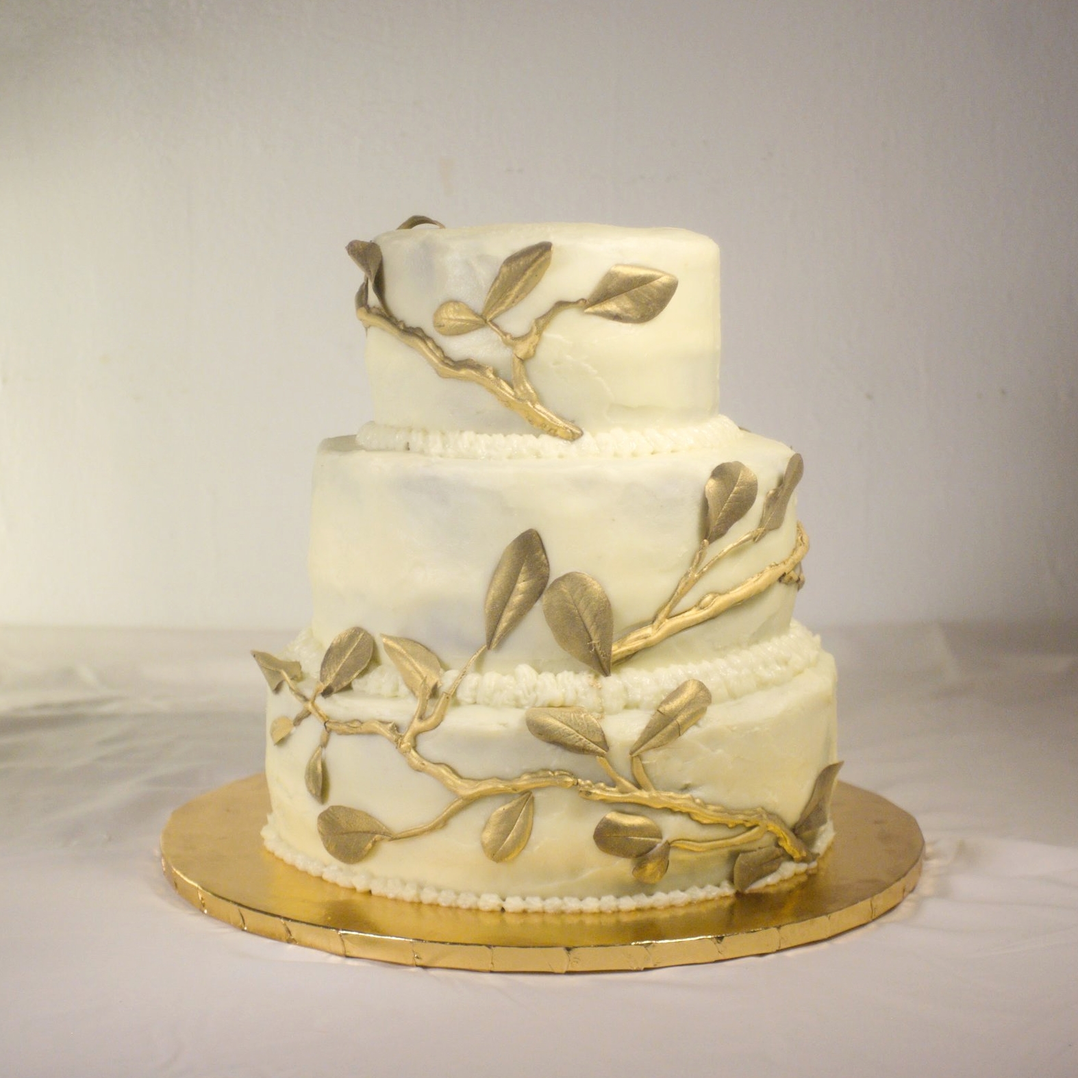 Golden leaves wedding cake