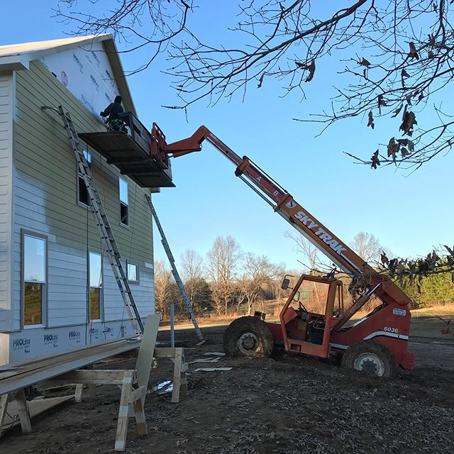 Always a good day when we get to install siding with Wes Leyshon Carpentry.  Knepp Brothers Construction did us a solid letting us use their SkyTrak to install the gables
 Grateful to get the chance to work with @joshua_knepp.
So nice to follow a fra