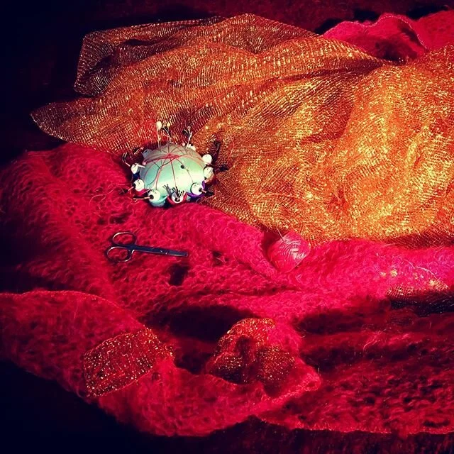 What else is there to do today but revitalise an old friend? #upcycle #mohair #shawl #rainyday #inbed #oldfriend #pinklygold #andacupoftea