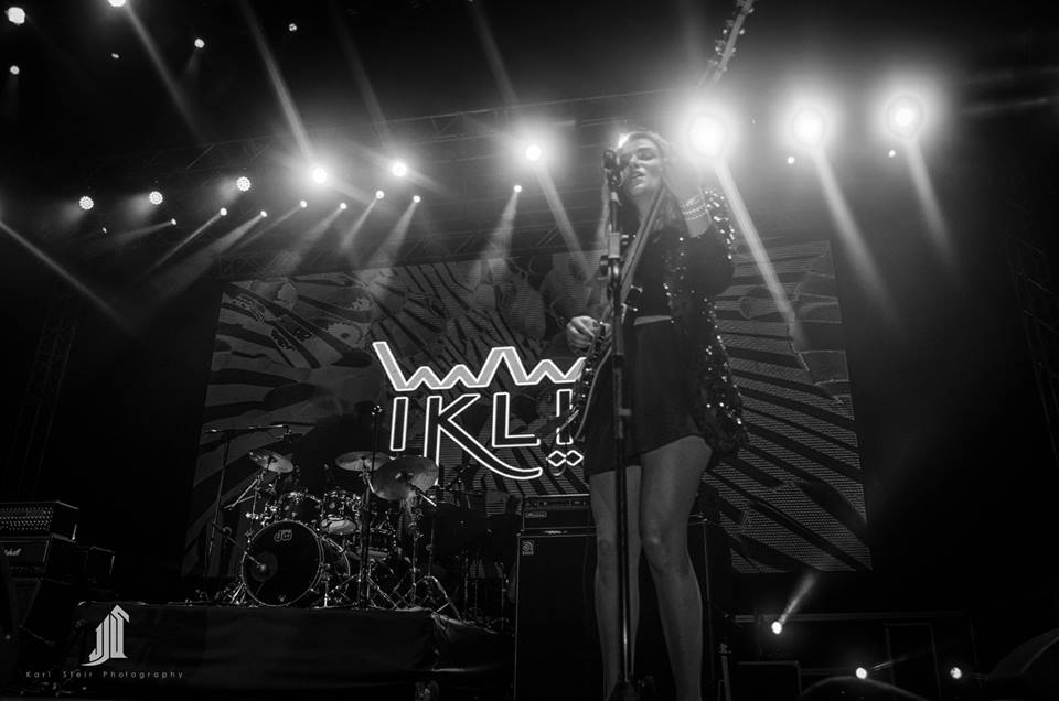 iklil jim beam - lea singing.jpg