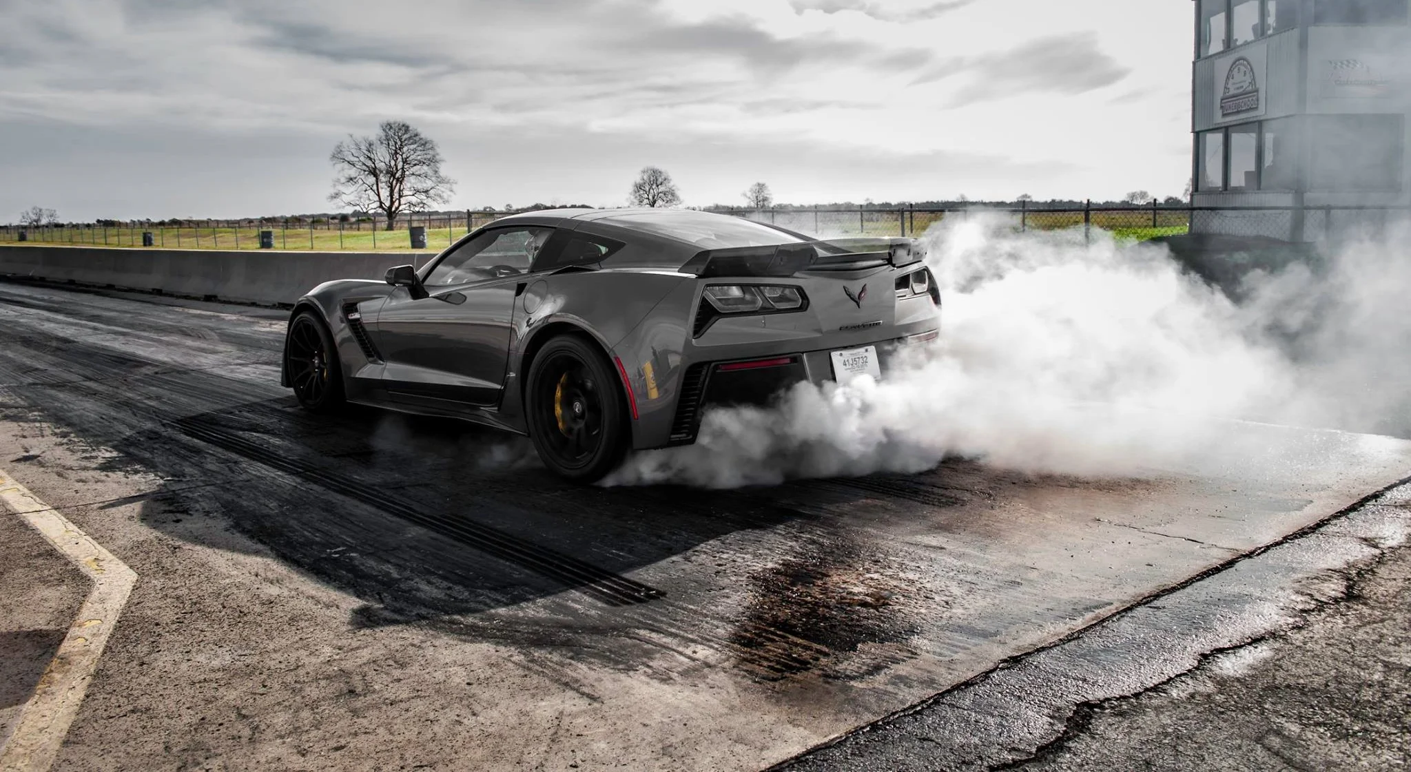 2015-corvette-z06-races-challenger-hellcat-viper-and-corvette-zr1-stock-drag-strip-challenge-photo-gallery_3.jpg
