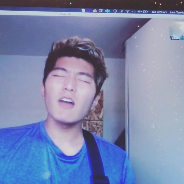 Online lessons my friends!!! They work and they&rsquo;re great!!! 💻✨ Shoutout to @jasonparas who had his voice analysis this morning and sounded this great!! (Please don&rsquo;t hate me for filming you! 😂)