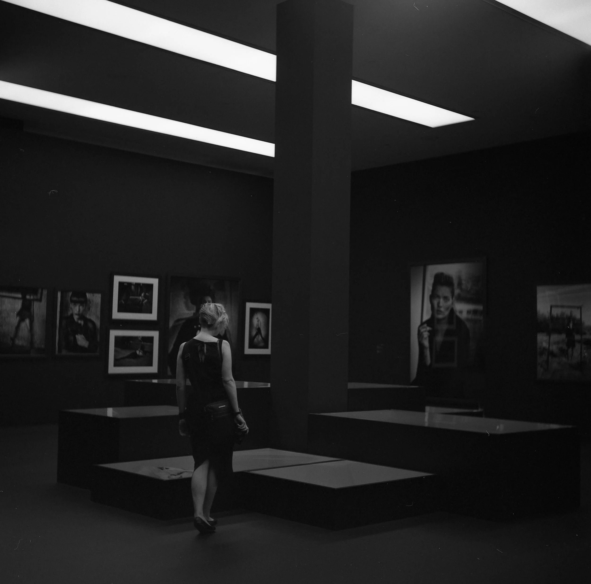 Výstava Peter Lidbergh Mnichov s Wildmoons (Yashica D, Ilford Delta)
