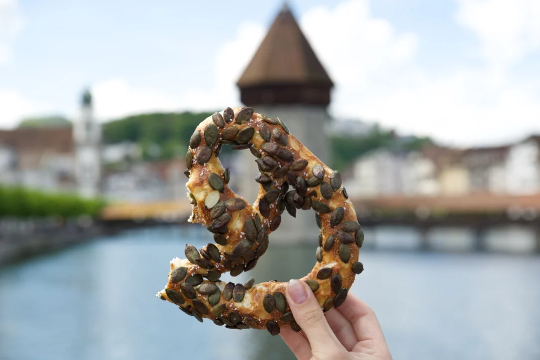 F O O D&nbsp;&amp;&nbsp; &nbsp;D R I N K S