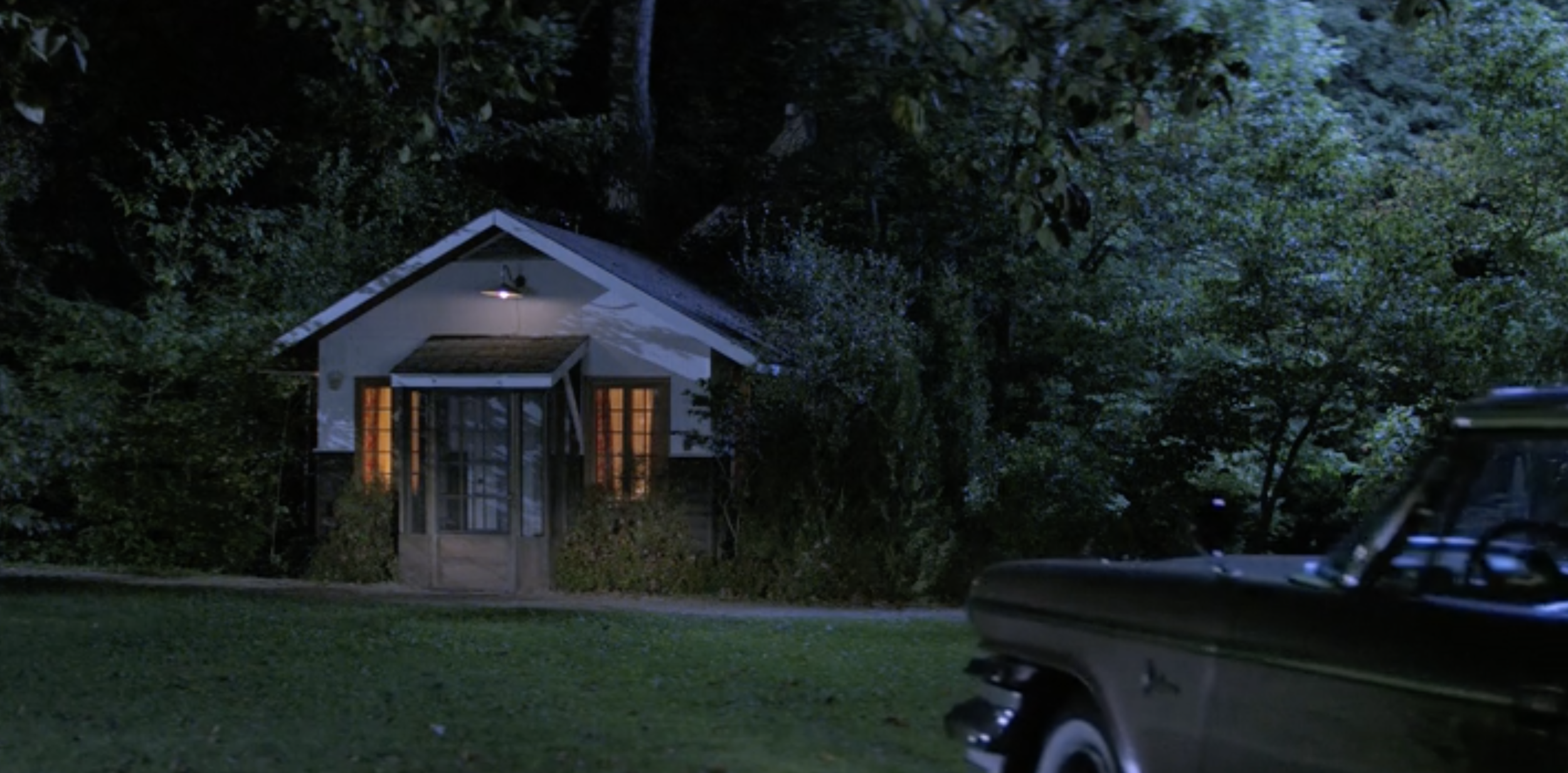 Hollyhock Bungalows Screen Cap