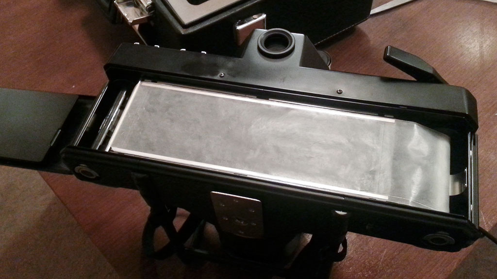 A portable ground glass for the panoramic camera made of vellum paper