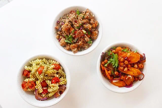 This weekends salads! Our trusty chipotle carrot + chickpea and our roasted veg quinoa salad plus A NEW ✨ vegan pesto pasta topped with red onion, garlic and cherry tomatoes
