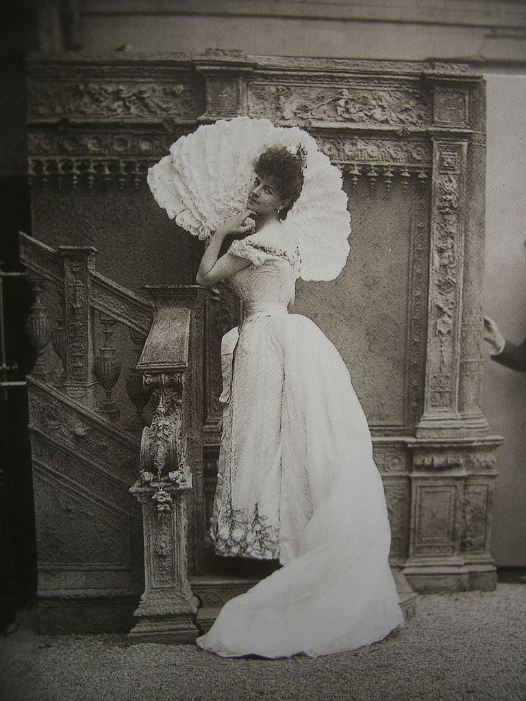 The Countess Greffuhle, photo by Paul Nadar, via Wikimedia Commons