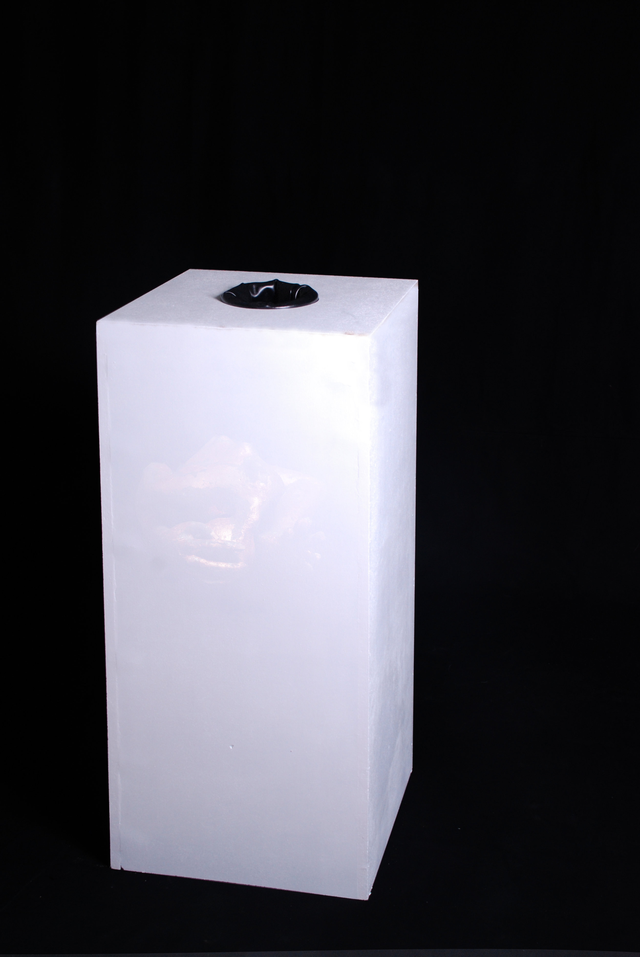 The box contained a little device that delivered a tiny electric shock. The participants first experience of this work comes after the initial physical contact. There was a sculpture inside the volume that was attached to an electric shock generator. When someone put his/her hand inside the volume and touched the surface of the inner sculpture a slight electric shock was randomly given.