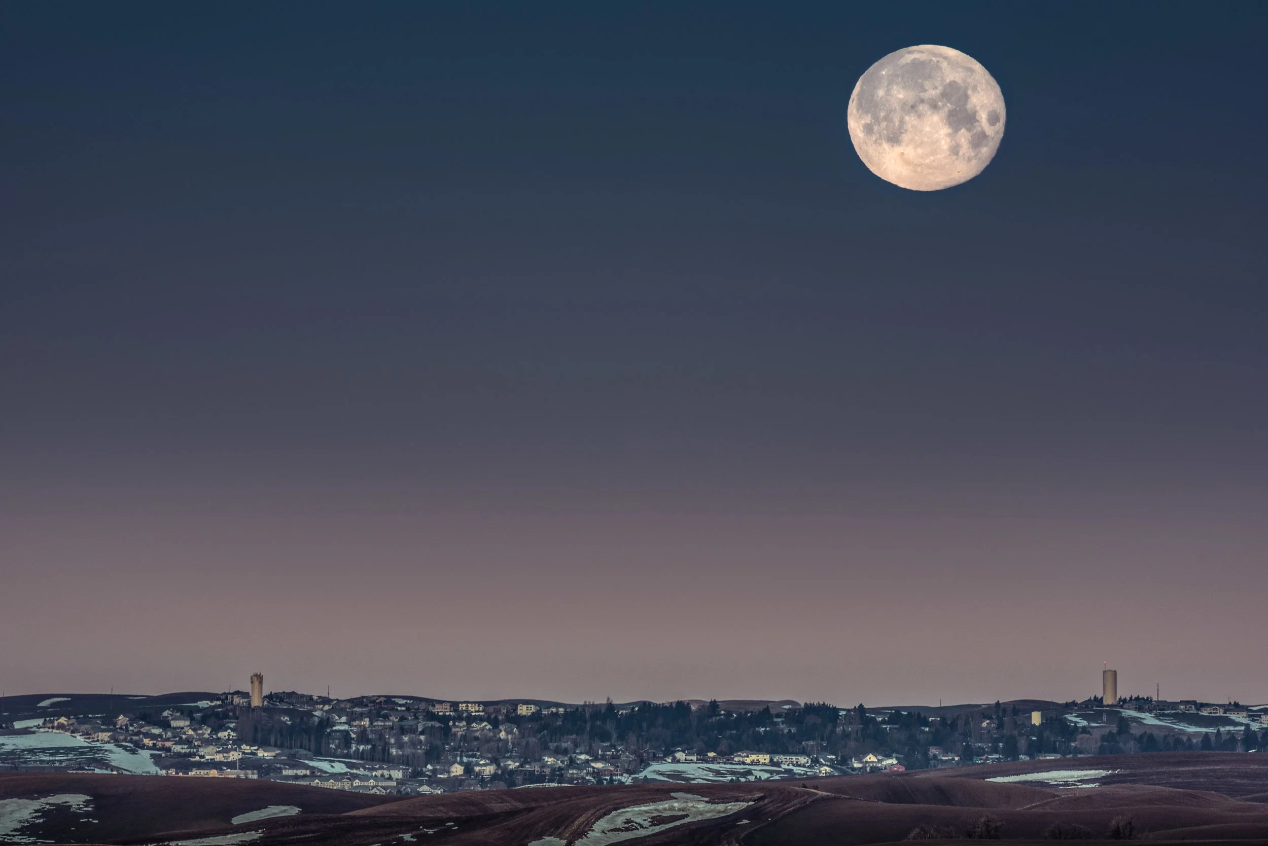 Pullman Moonset