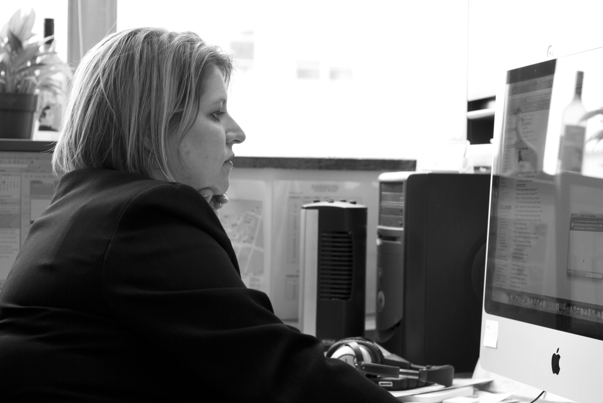 Essex at Computer.jpg