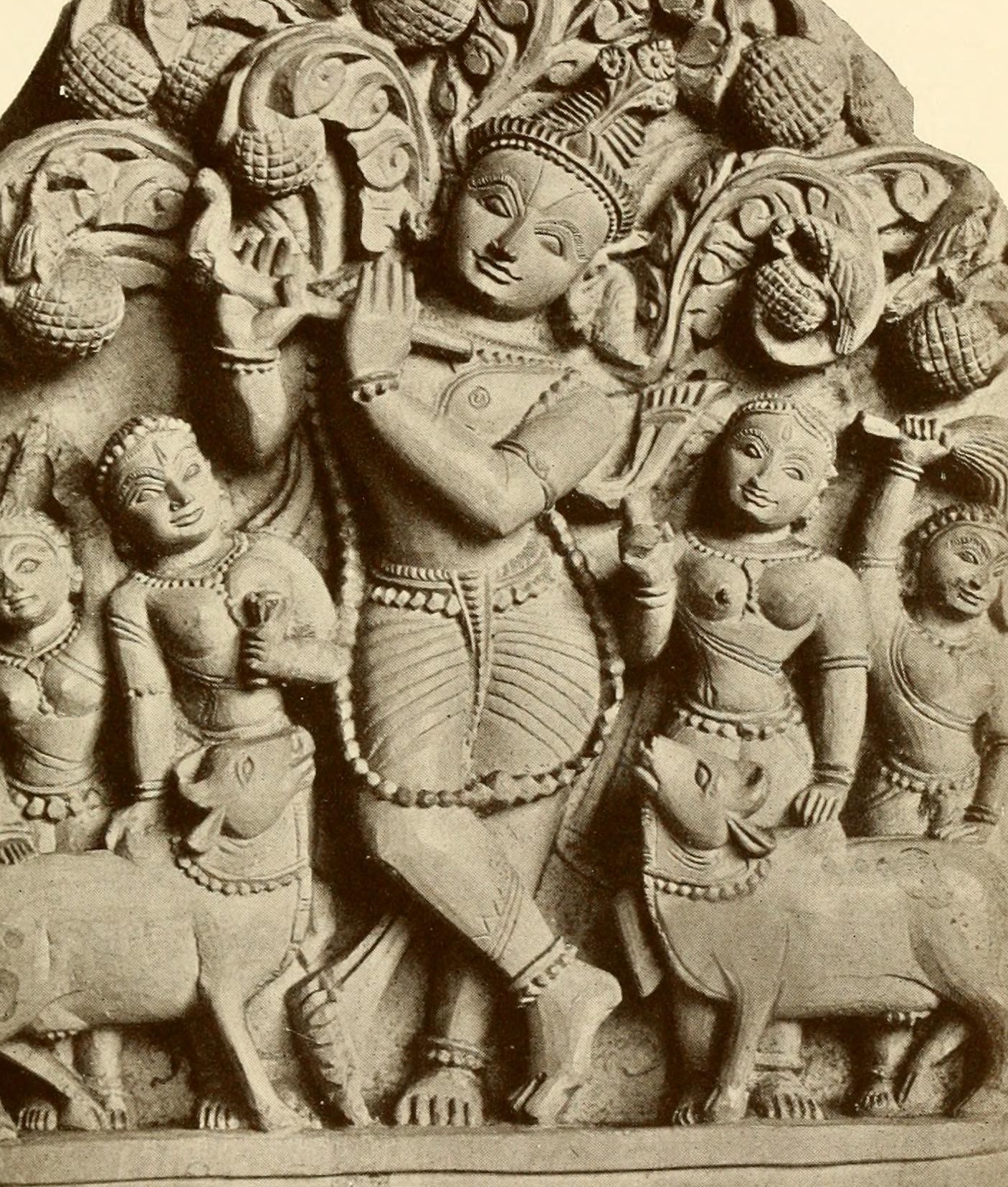 Krishna_and_Gopis_(herdsmaids)_sculpture_1913.jpg