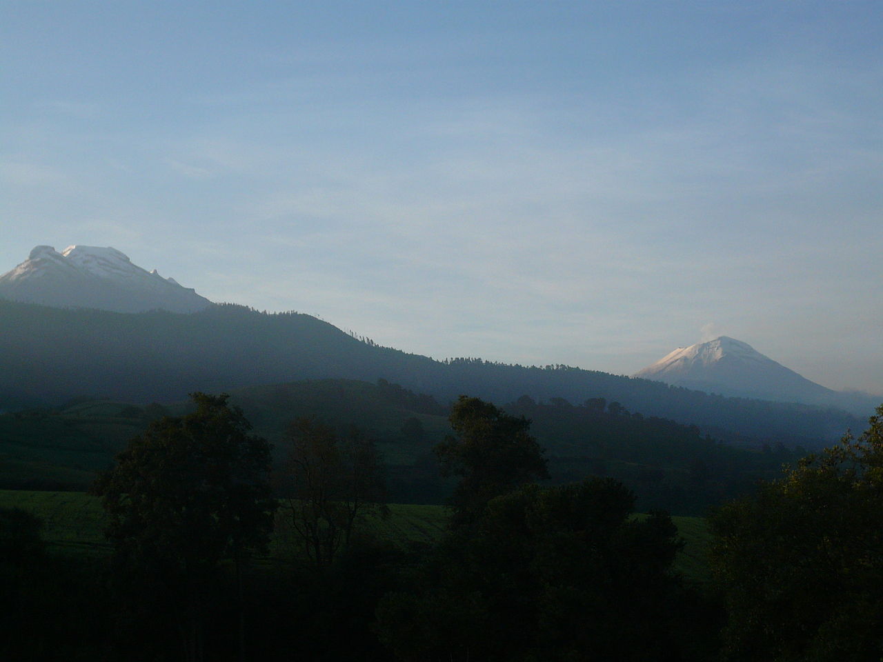image: Ixtaccihuatl (left) and Popocatepetl (right); Wikimedia commons ( link ).