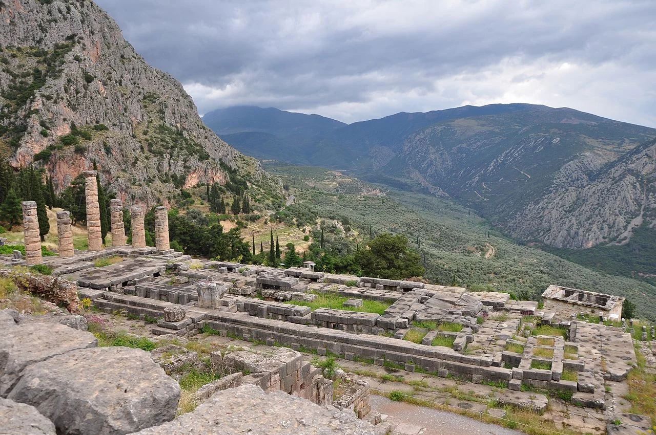 image: Delphi. Wikimedia commons ( link ).