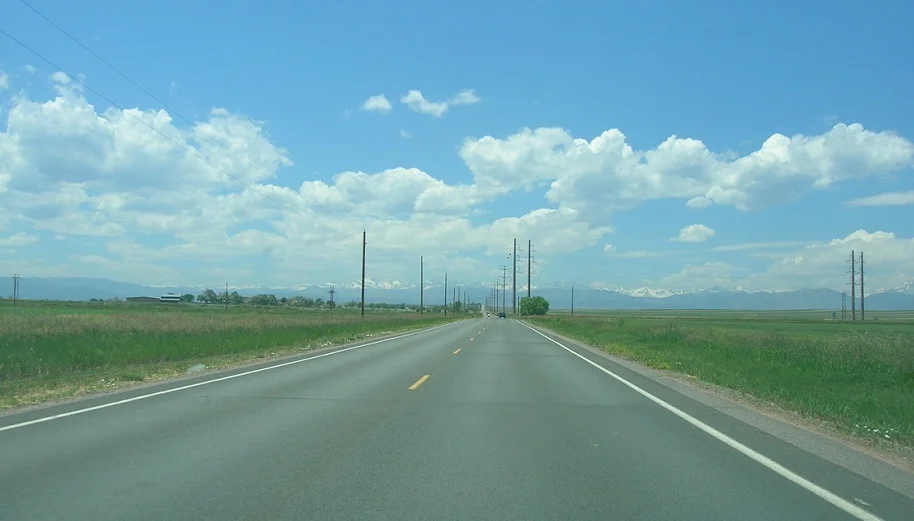The drive between Niwot and Paint Brush Trail.