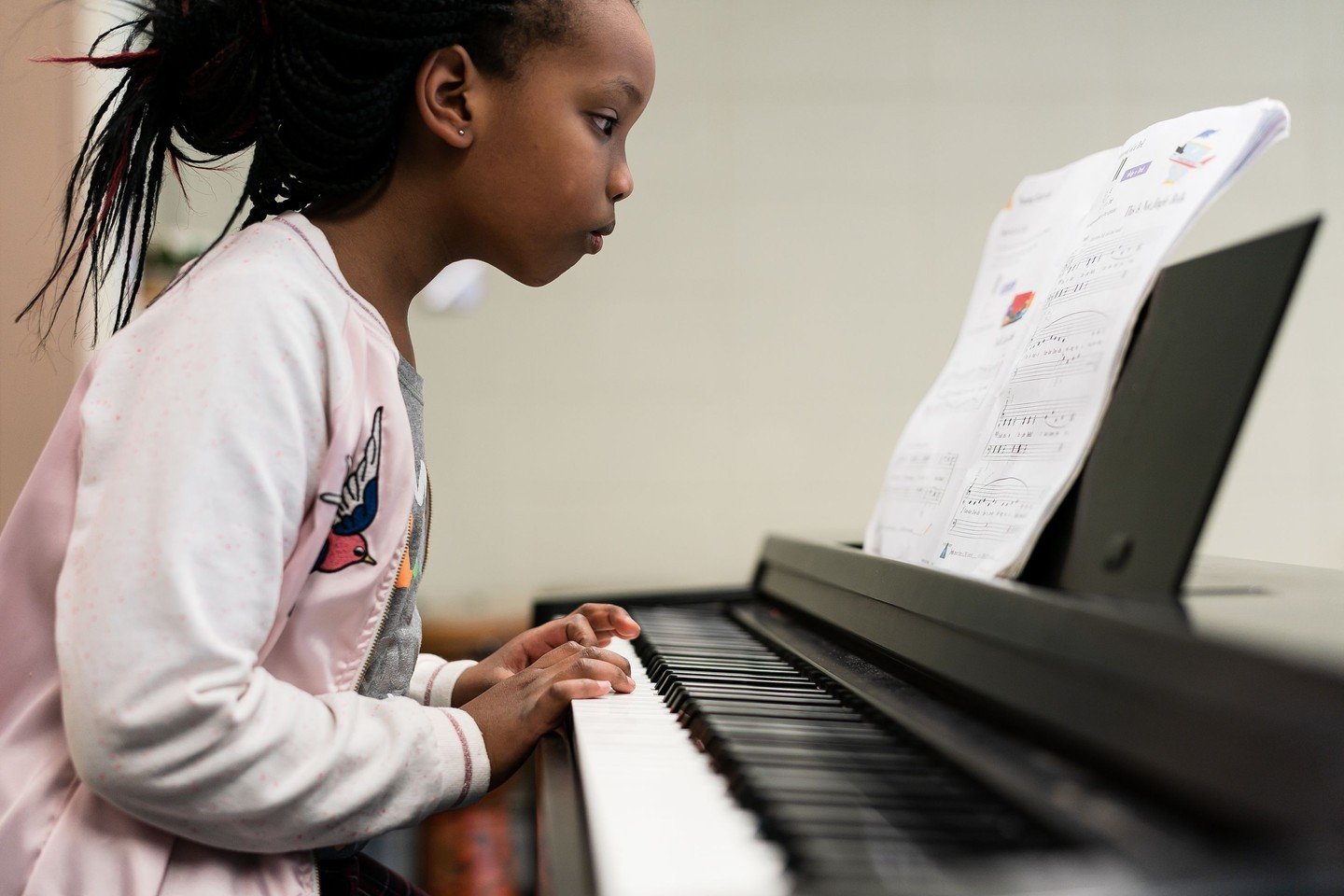 🧠🎶 Fun Fact Friday 🎶 Did you know listening to classical music can actually boost brainpower? Studies show it helps improve memory and even reduces stress. What&rsquo;s your go-to classical piece when you need to focus? #MusicAndTheMind #FunFactFr