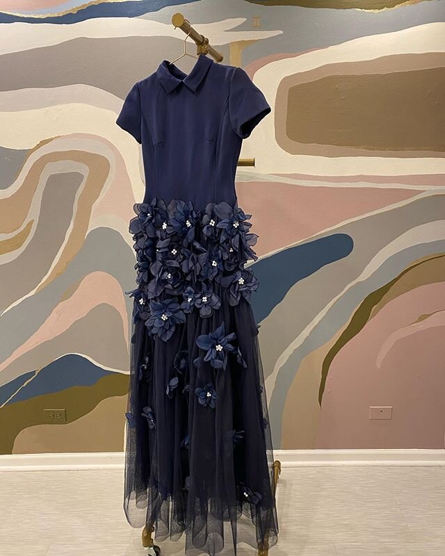 Our amazing garment dyer took our clients @viktorandrolf gown to the next level. Originally white and worn for her rehearsal dinner, her beautiful Flower Cloud gown is now deep navy and ready to wear to her next event. DM for details on dying 💙