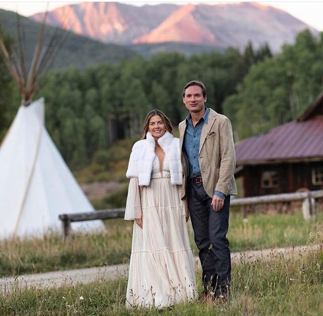 Our beautiful bride Jenn and her intimate wedding in Colorado. amazing wedding gown and silver velvet slip by @raraavis_group 
#realbride #freespiritedbrides #raraavis #chicagobride #bellebride #chicagobridalshop