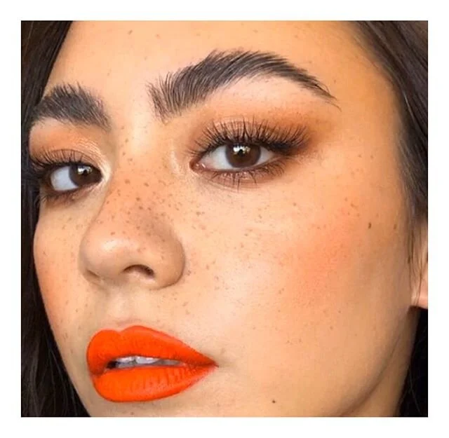 Keeping the reds on trend 💄❤️
.
.
.
#makeupartist #glow #fresh #skin #pixicosmetics #violetvoss