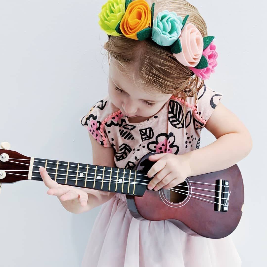 🎂🎉 Happy Birthday to our spirited 3-year-old! 💕
She was beyond excited to get her guitar: &quot;let's start a band mama&quot;. And kept calling her headband a &quot;crown of blossoms&quot; 🤗