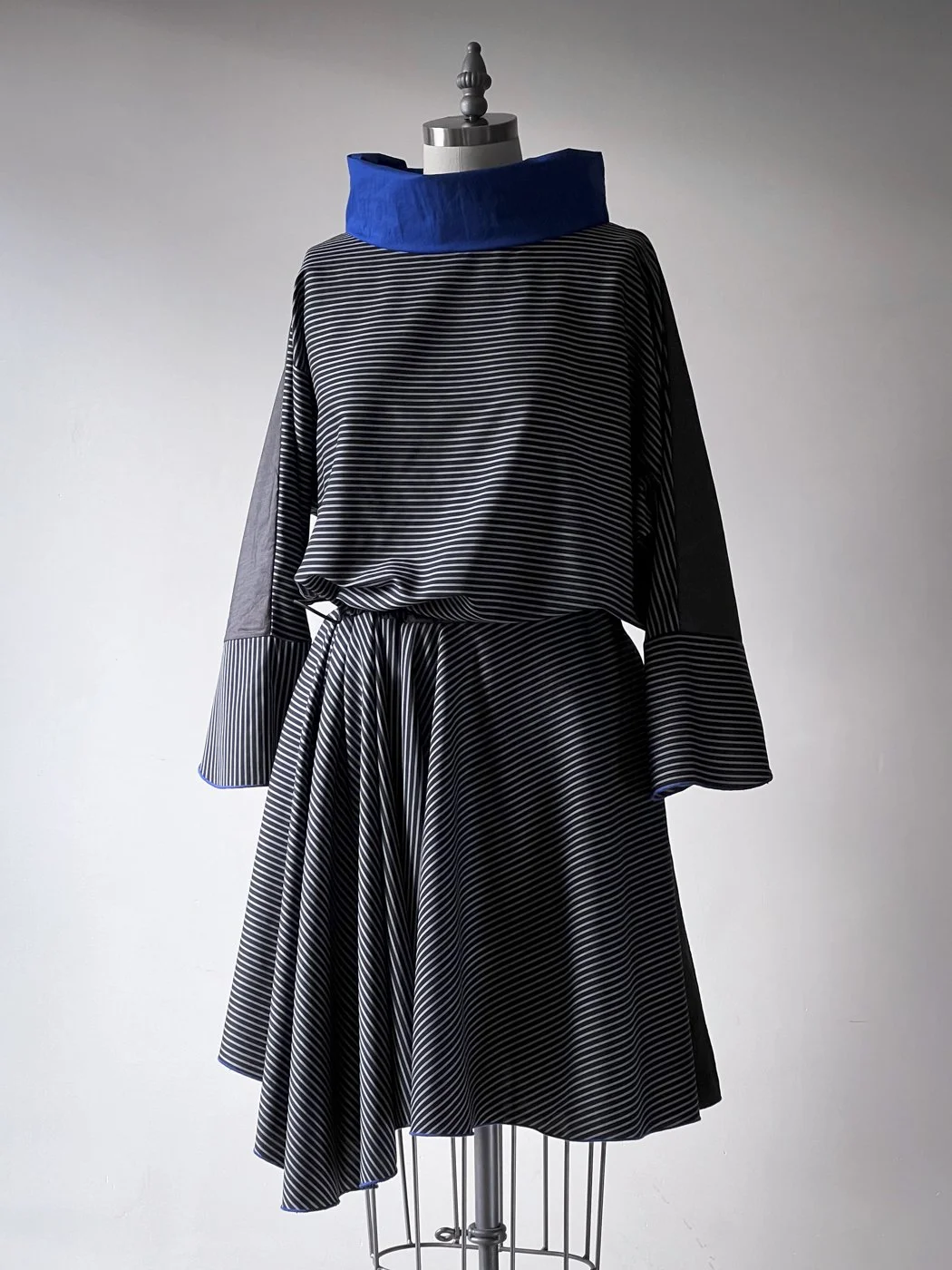 MACHIN-MACHINE-robe-rayures-royal-7.jpg