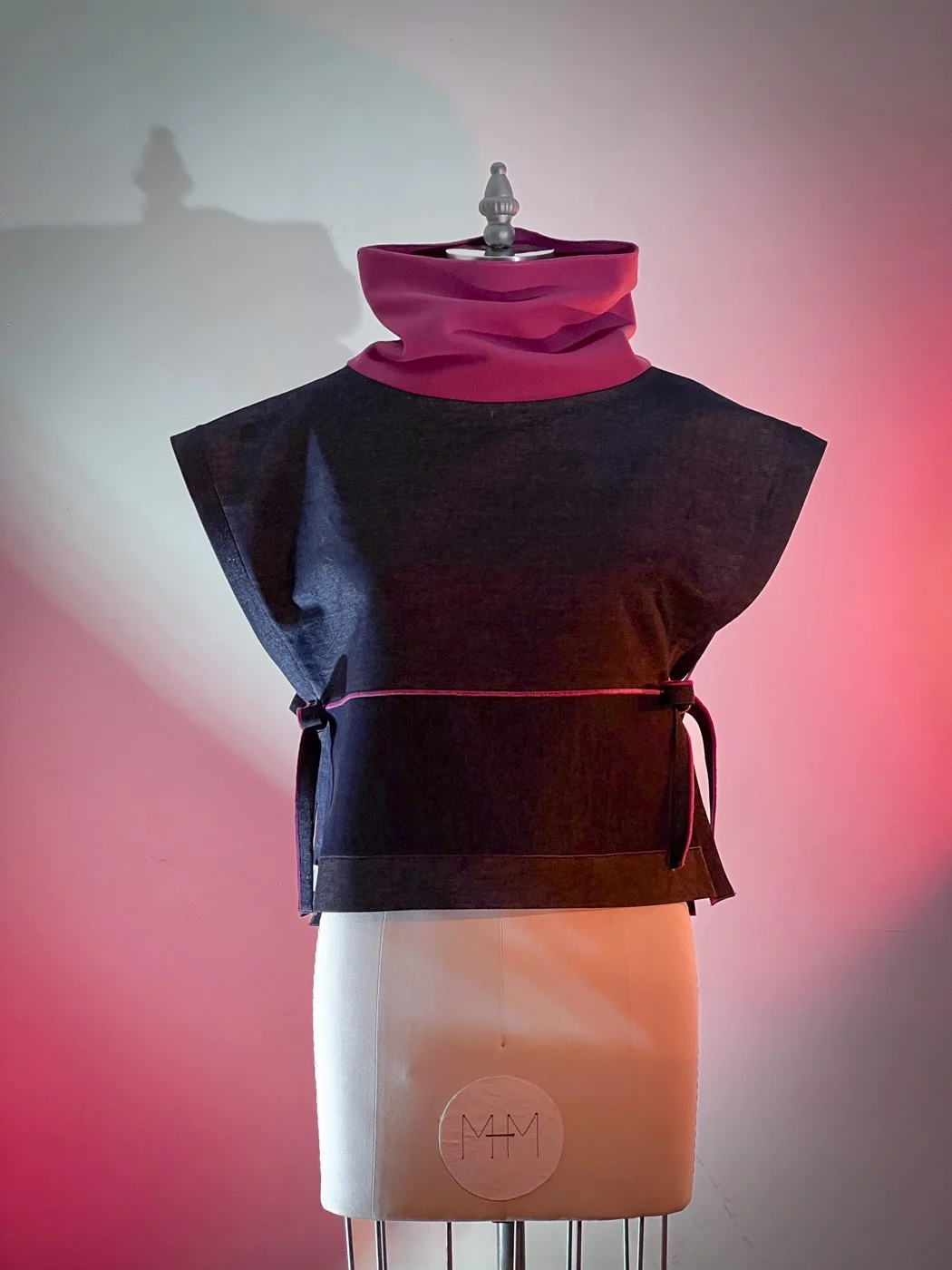 MACHIN-MACHINE-AVEC-débardeur-rouge-rose-4.jpg