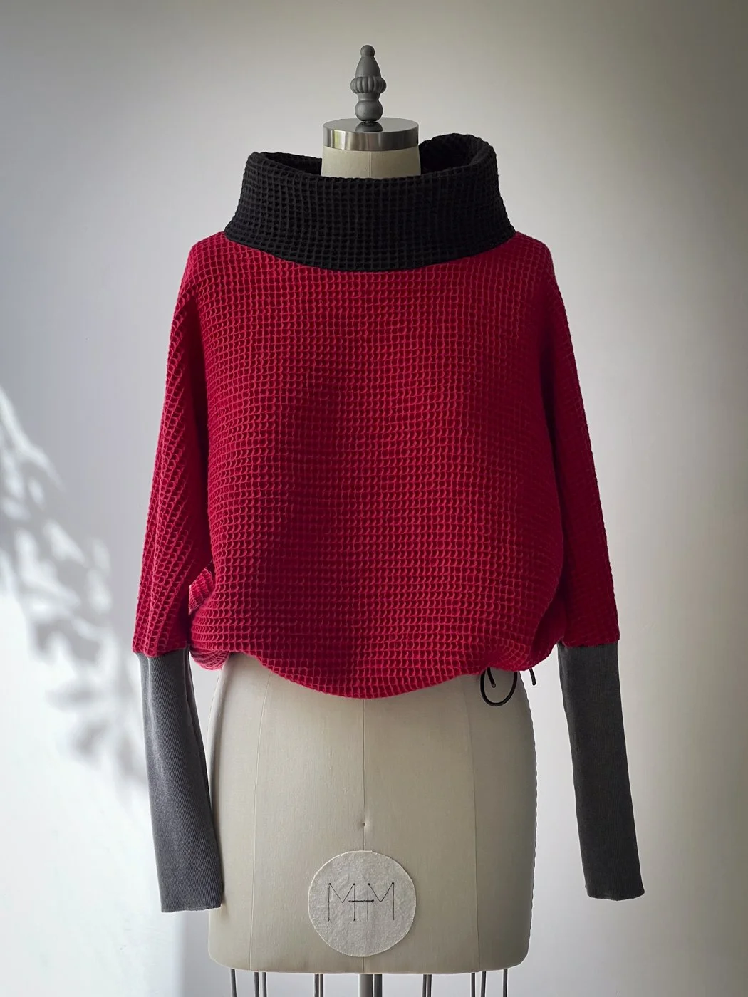 MACHIN-MACHINE-blouse-pull-rouge-3.jpg