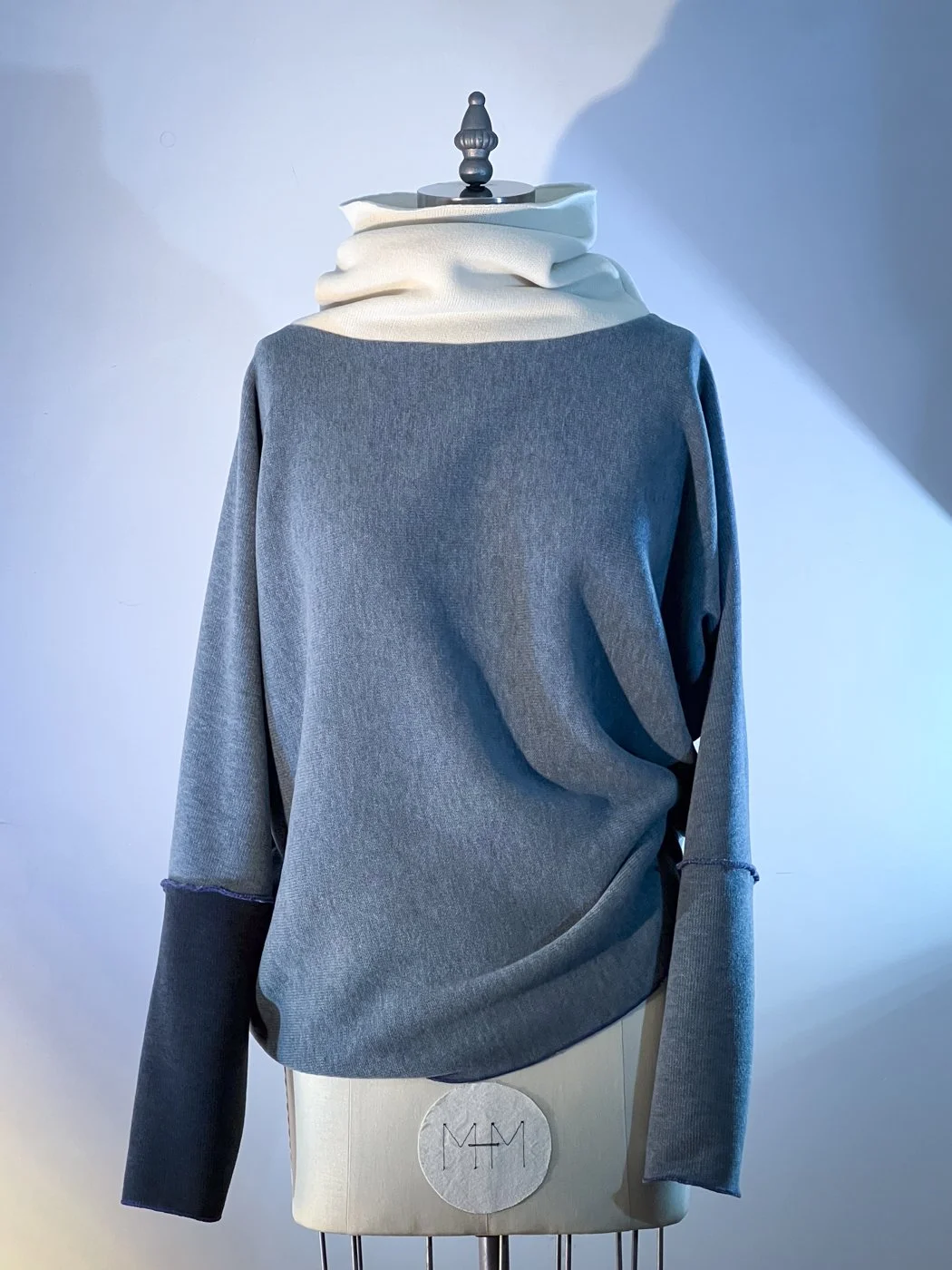 MACHIN-MACHINE-AVEC-pull-violet-13.jpg
