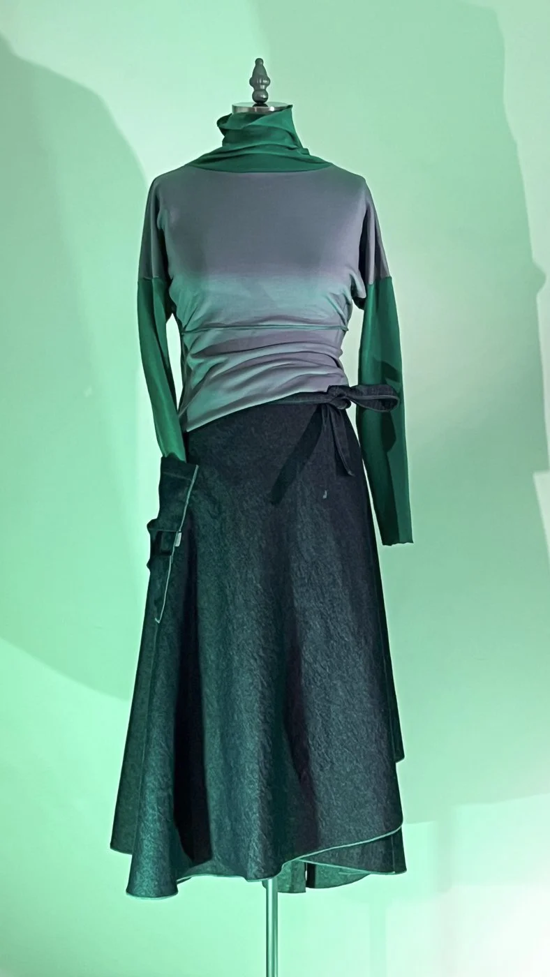 MACHIN-MACHINE-AVEC-jupette-longue-vert-2.jpg
