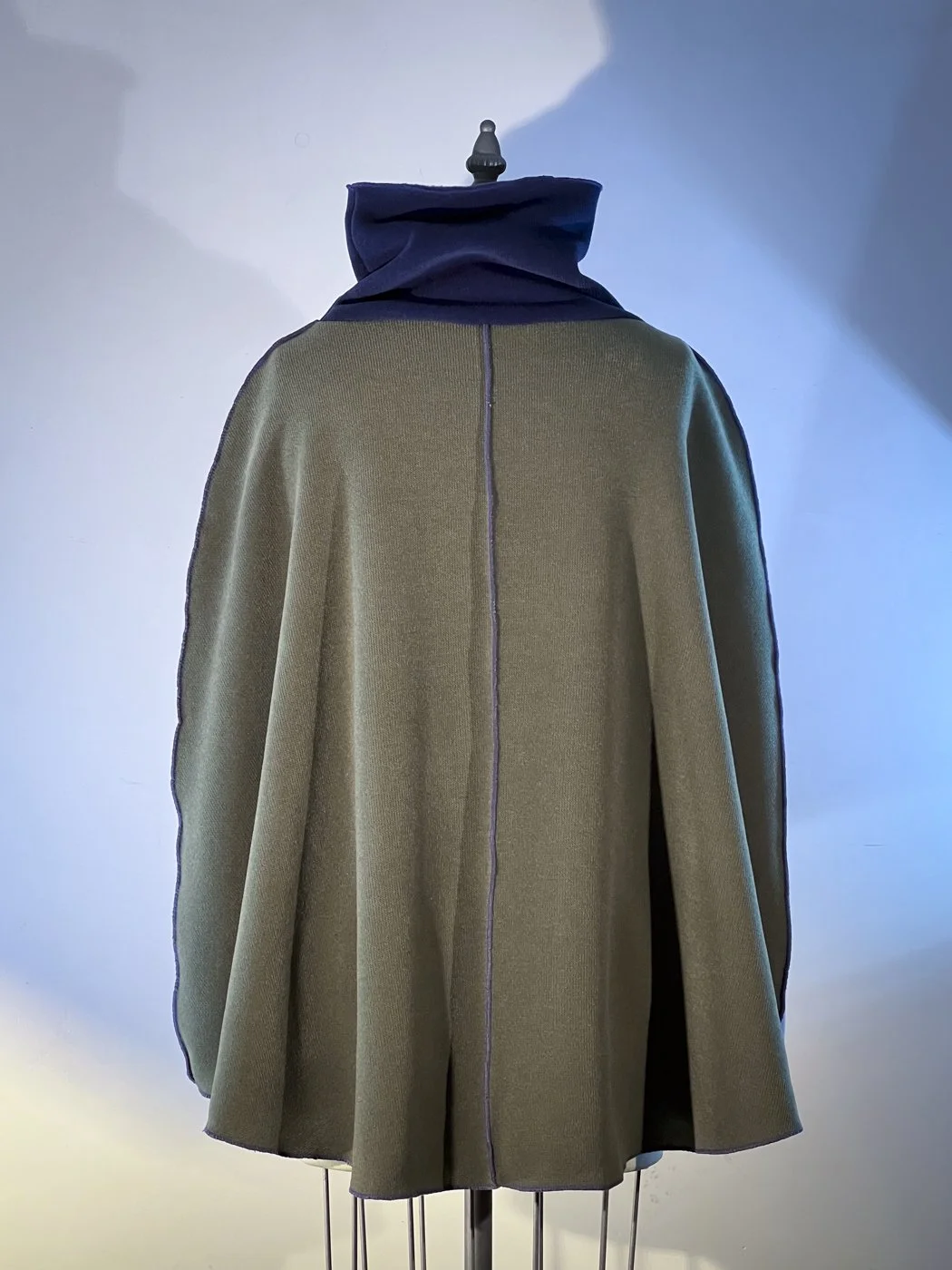 MACHIN-MACHINE-AVEC-pull-violet-4.jpg