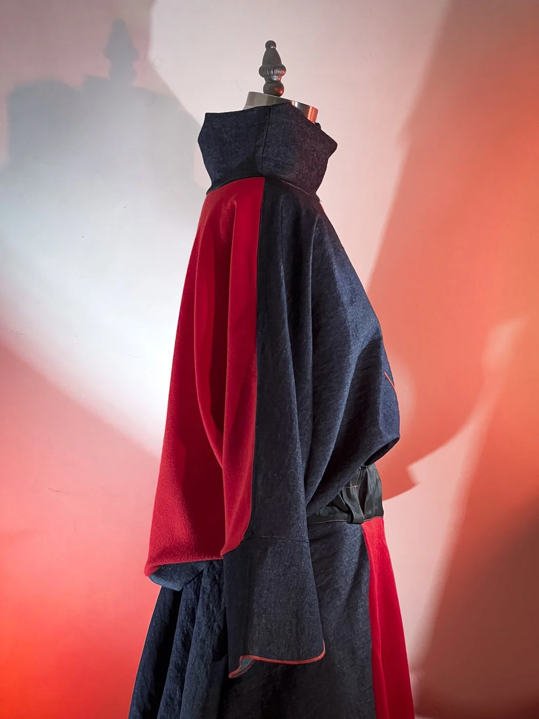 MACHIN-MACHINE-AVEC-jupette-rouge-15.jpg