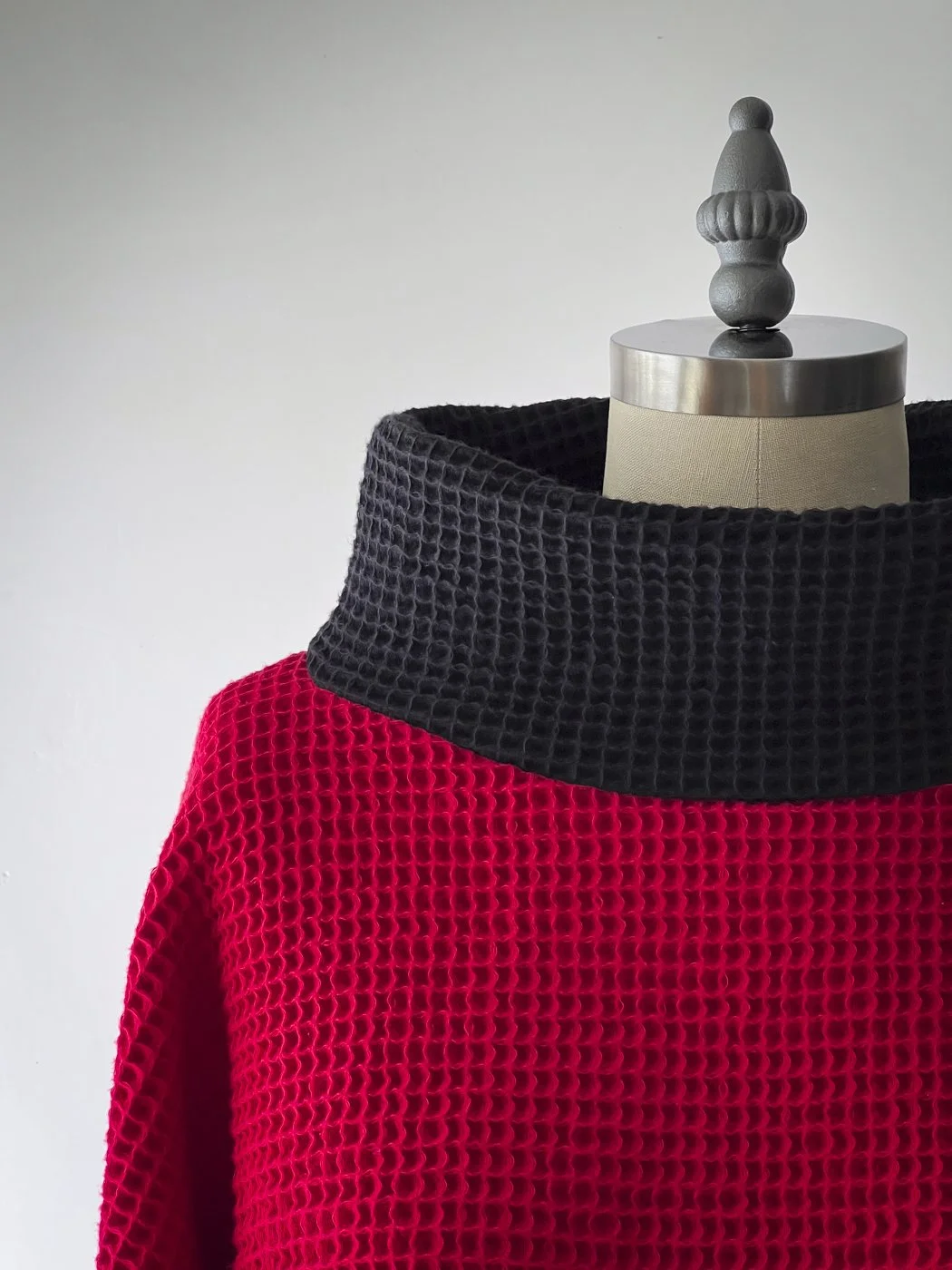 MACHIN-MACHINE-blouse-pull-rouge-1.jpg