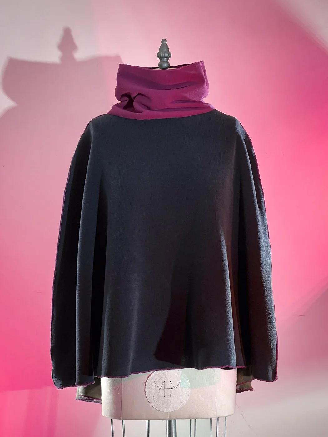 MACHIN-MACHINE-AVEC-pull-rouge-rose-30.jpg
