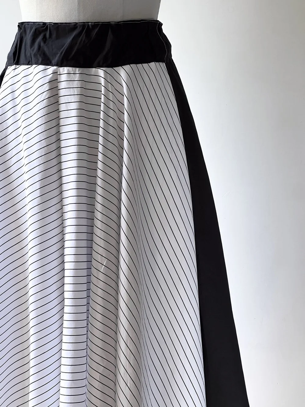 Jupe Machin Chose Noire, Taille 44 / XXL, Occasion En Très Bon état