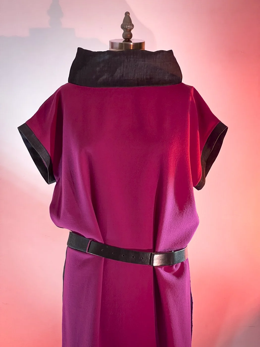 MACHIN-MACHINE-AVEC-robe-rose-3.jpg