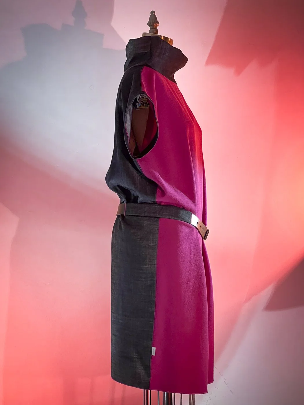 MACHIN-MACHINE-AVEC-robe-rose-5.jpg