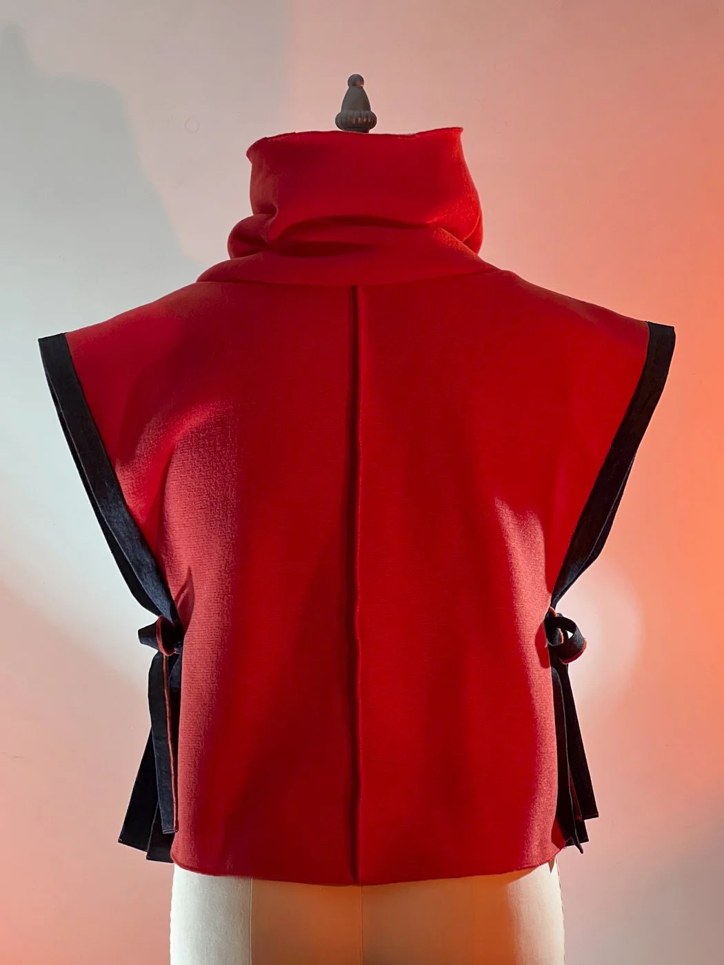 MACHIN-MACHINE-AVEC-débardeur-rouge-rose-12.jpg