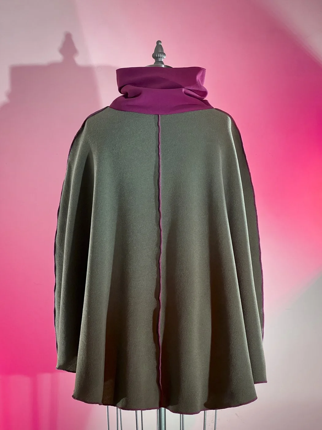 MACHIN-MACHINE-AVEC-pull-rouge-rose-31.jpg