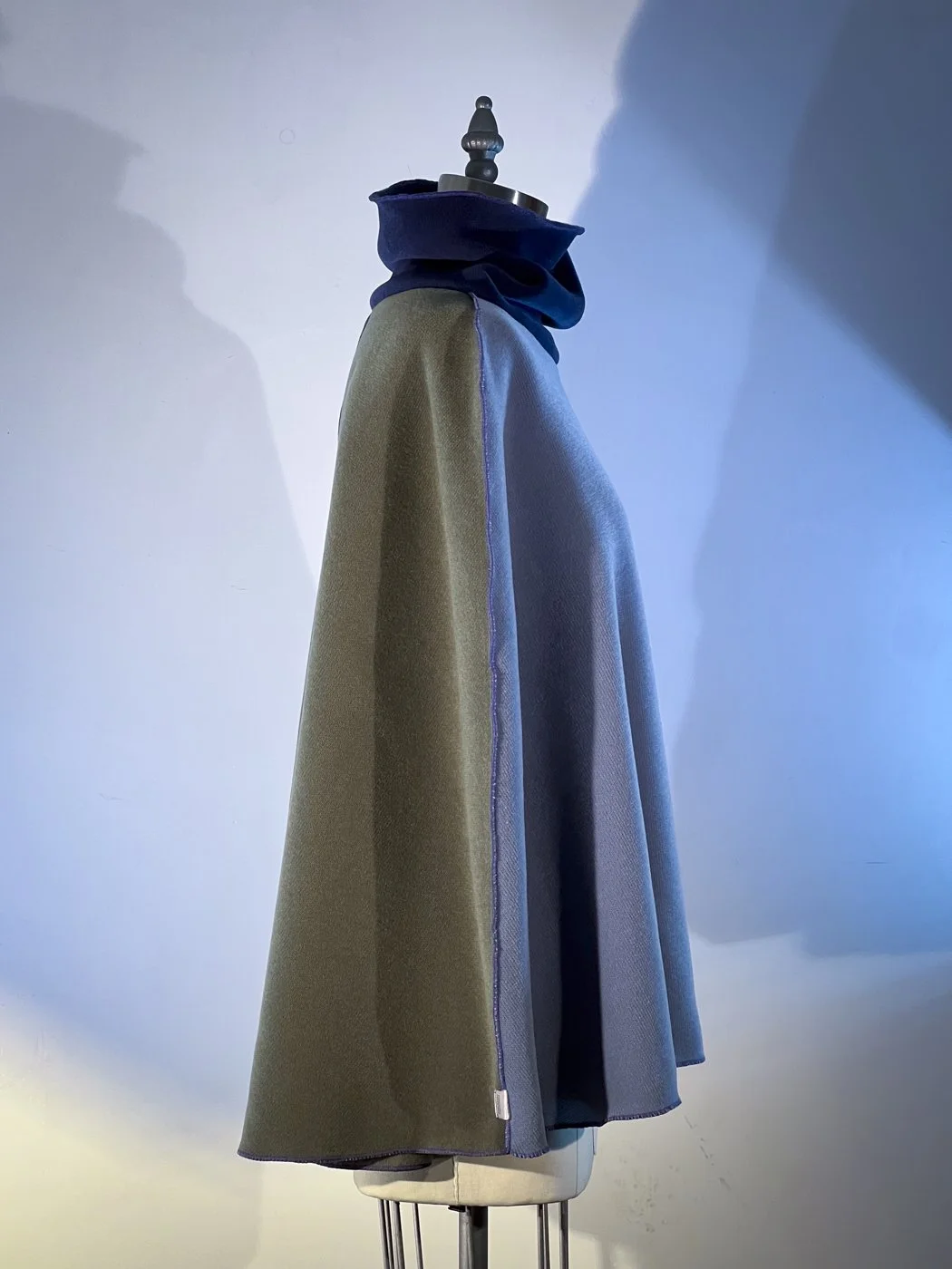 MACHIN-MACHINE-AVEC-pull-violet-2.jpg