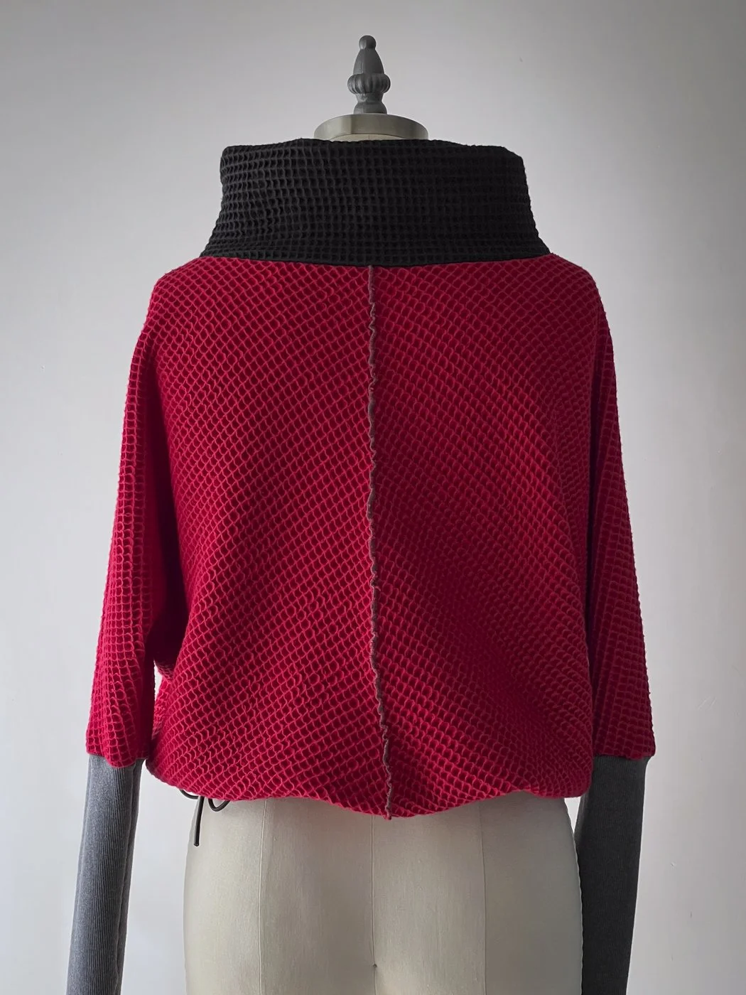 MACHIN-MACHINE-blouse-pull-rouge-5.jpg