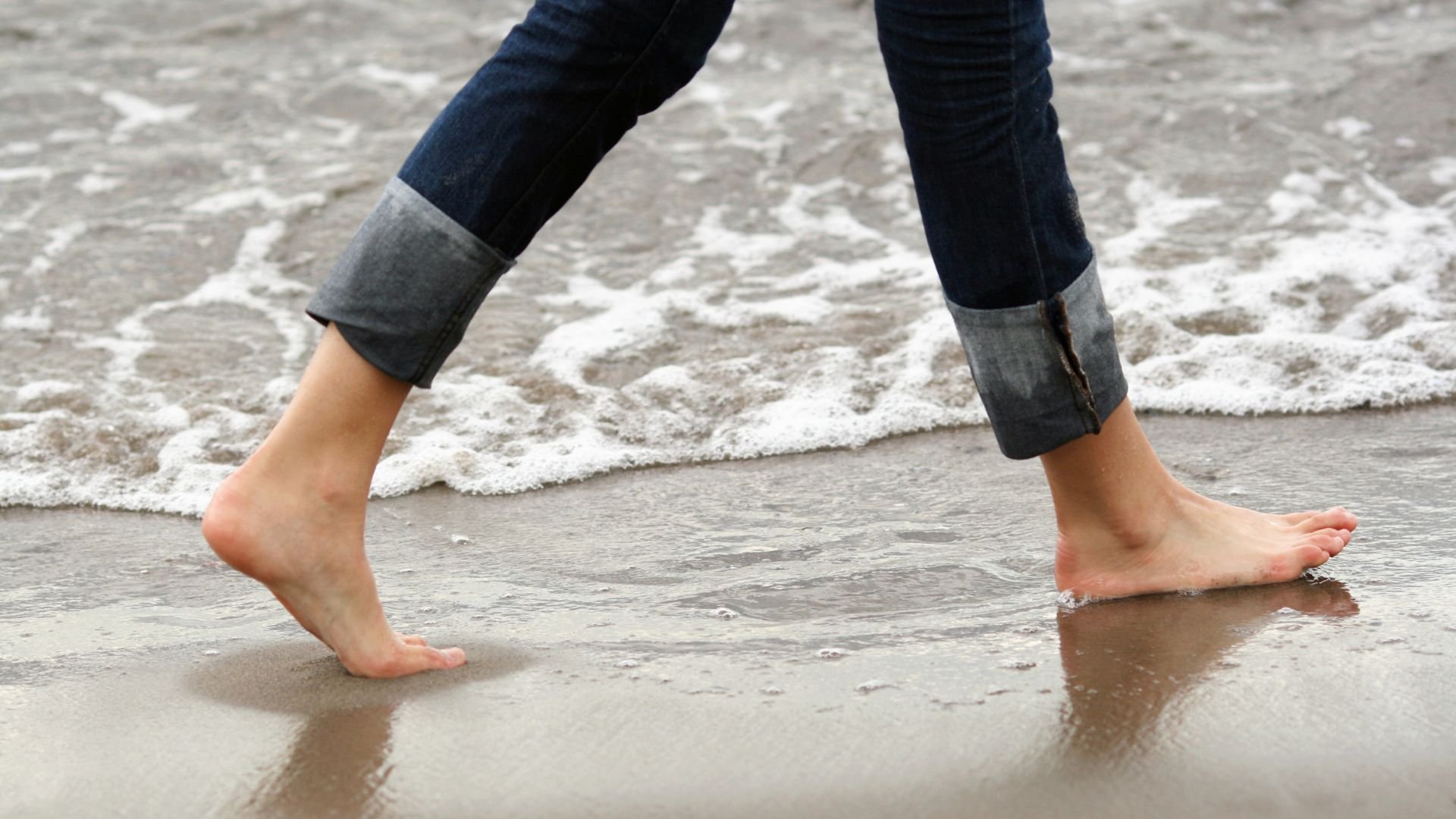 Barefoot Walking and Grounding Methods: How Earth's Electrons Can Help You  Can Slow Aging and Elevate Your Health and Well-Being — PHYTO5 Swiss  Quantum Energetic Skincare